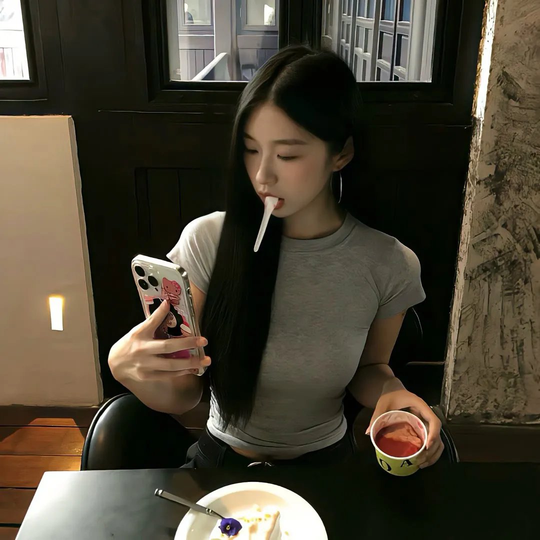 蓝天花朵